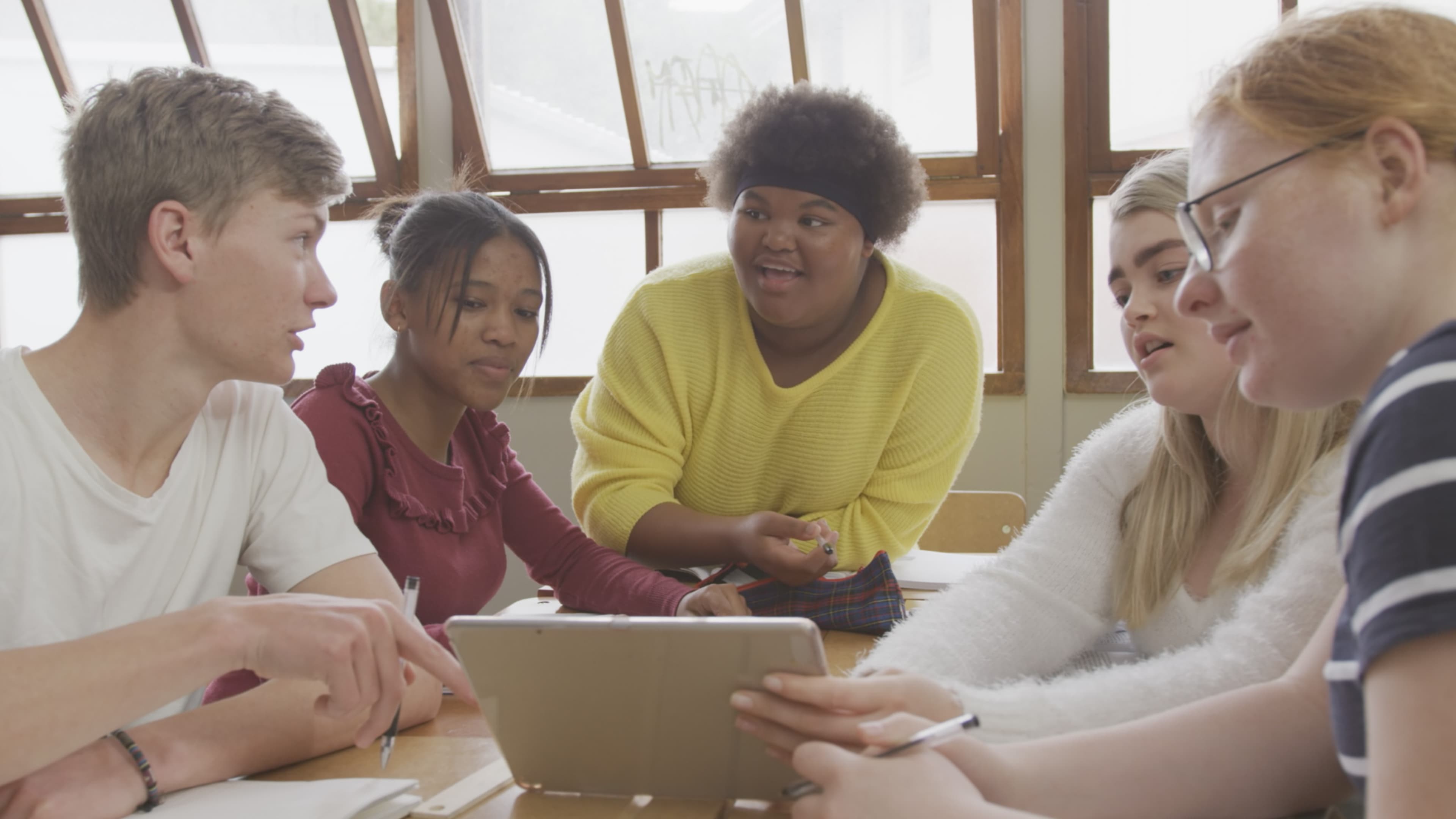 Enhancing classroom discussions with AI